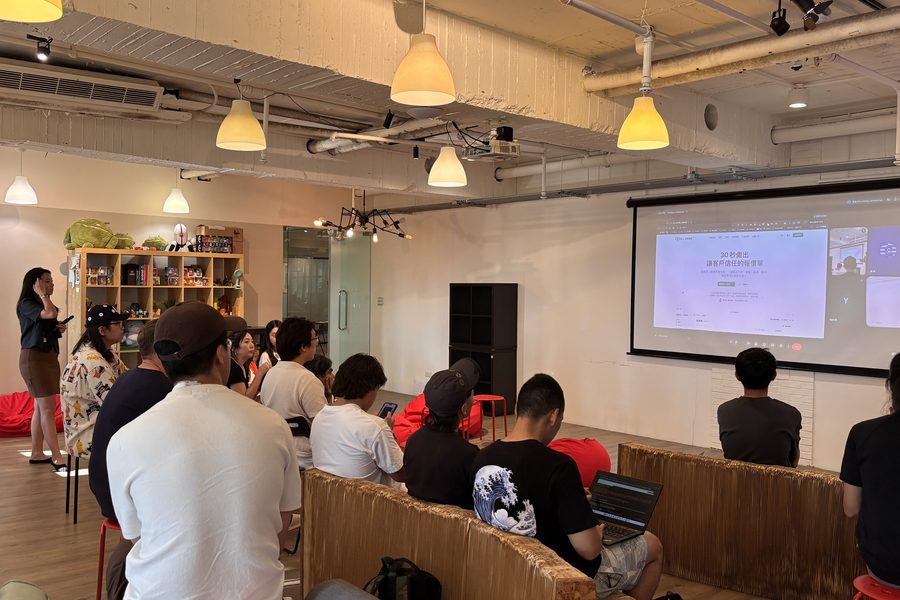 A talk in progress in the Day 1 event space